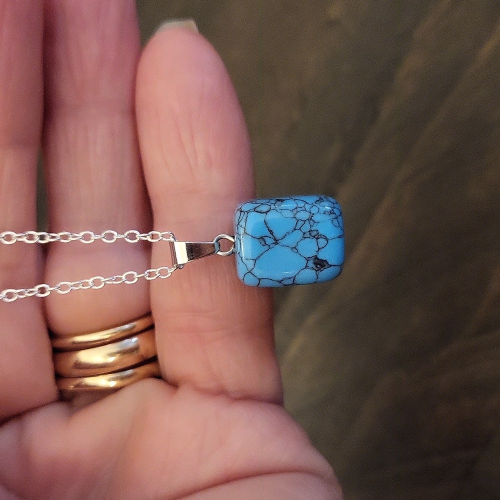 NWOT Turquoise Gemstone Cube Pendant Necklace